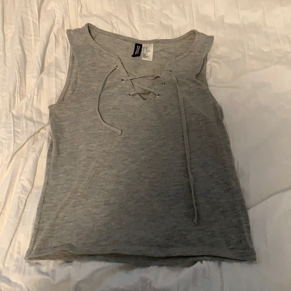 Grey tie-up crop top.